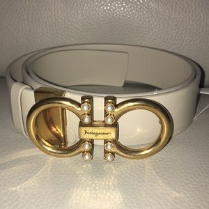 Women’s Salvatore Ferragamo pearl belt